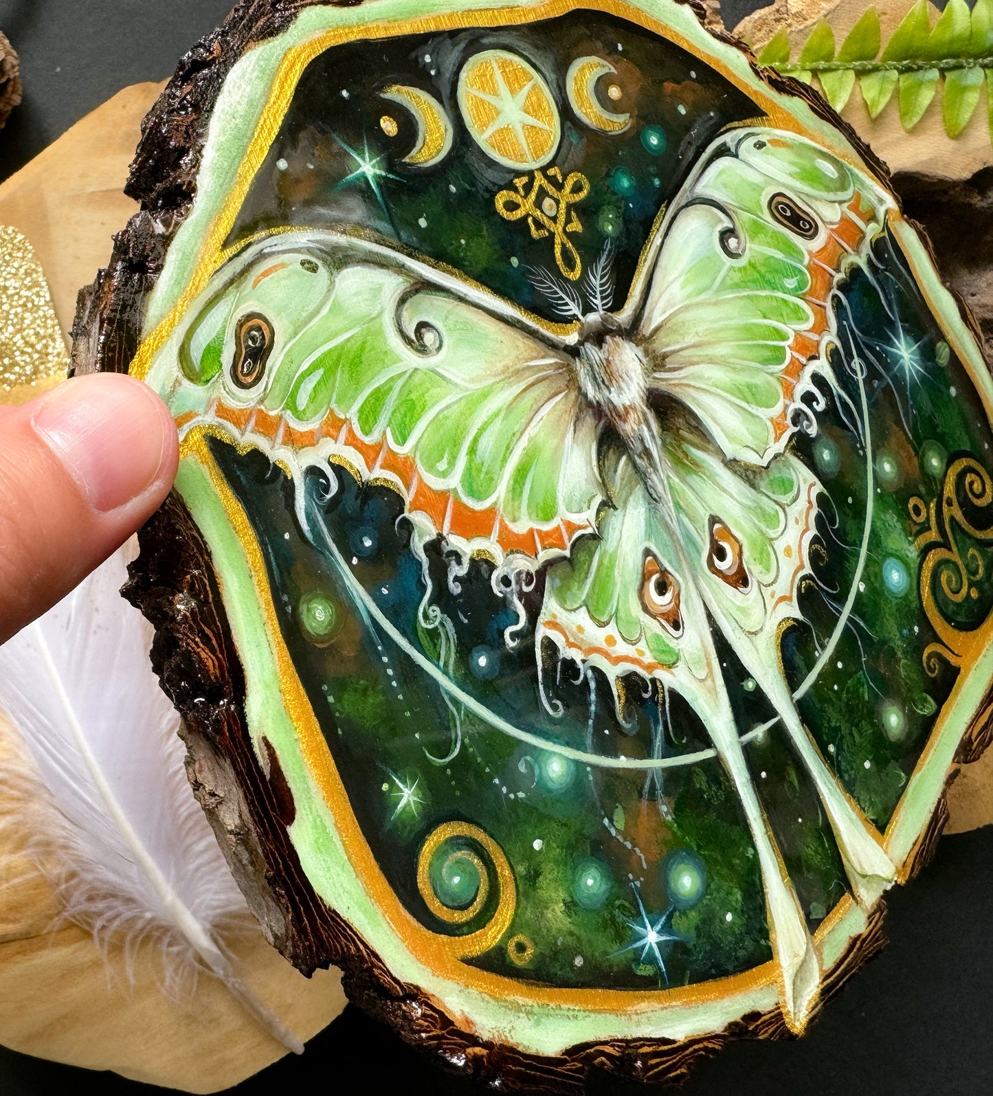 Motte, Schmetterling, handbemalte Holzscheibe