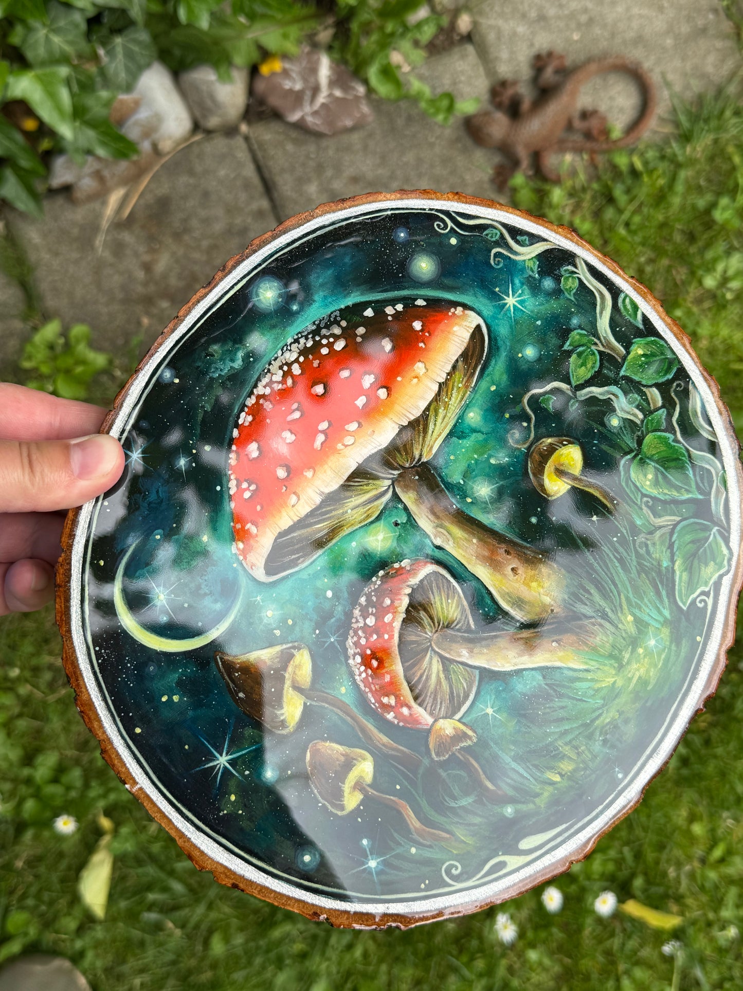 Handbemalte Holzscheibe magische Fliegenpilze