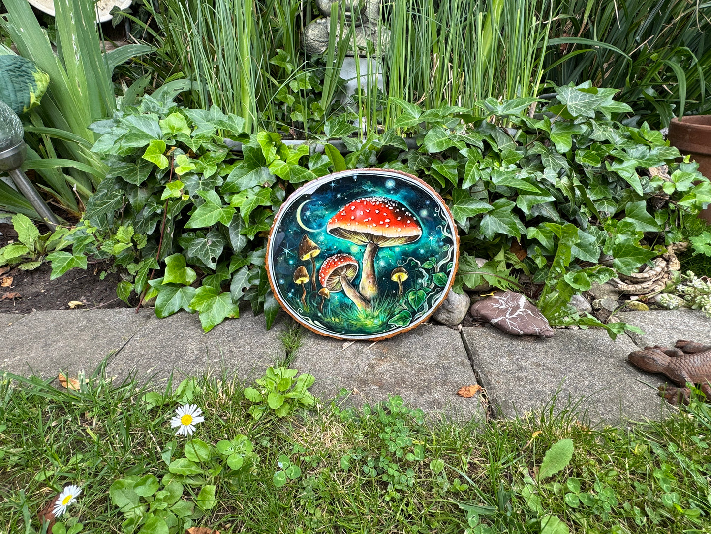 Handbemalte Holzscheibe magische Fliegenpilze