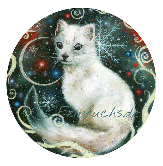 Handbemalte Holzscheibe – Winterliche Mystik mit Fantasy-Wiesel